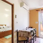 펜션 Two-bedroom In 풀라