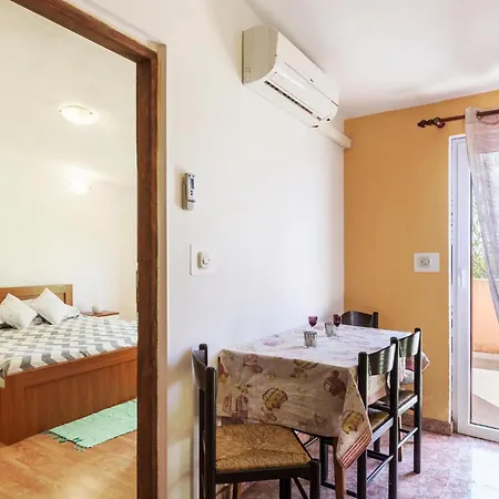 Nyaraló Two-bedroom In Póla