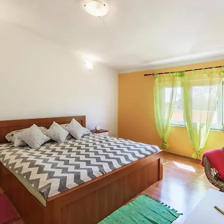 Two-Bedroom Holiday Home In Pula * Pula