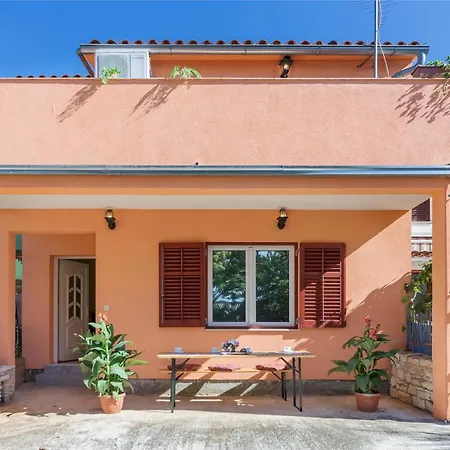 Two-Bedroom Holiday Home In Pula Ferienhaus