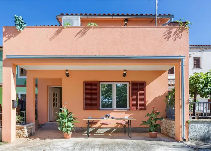 Two-Bedroom Holiday Home In Pula Ferienhaus