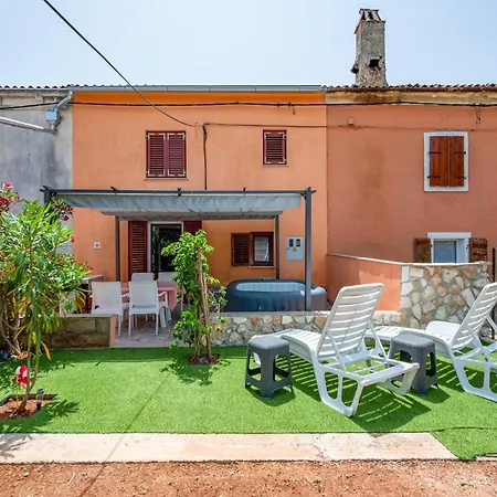 Beautiful Home In Pula With Wifi Holiday home