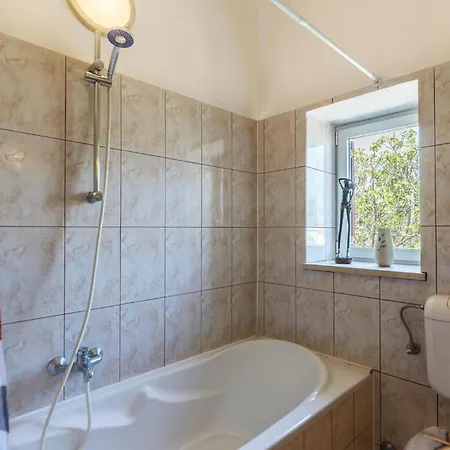 Beautiful Home In Pula With Wifi