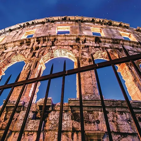 Beautiful Home In Pula With Wifi