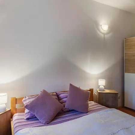 Two-bedroom In 普拉