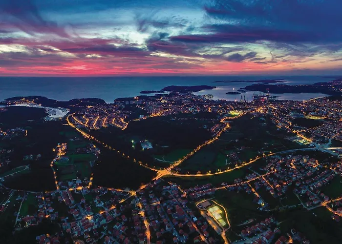 Two-Bedroom Holiday Home In Pula * Pula