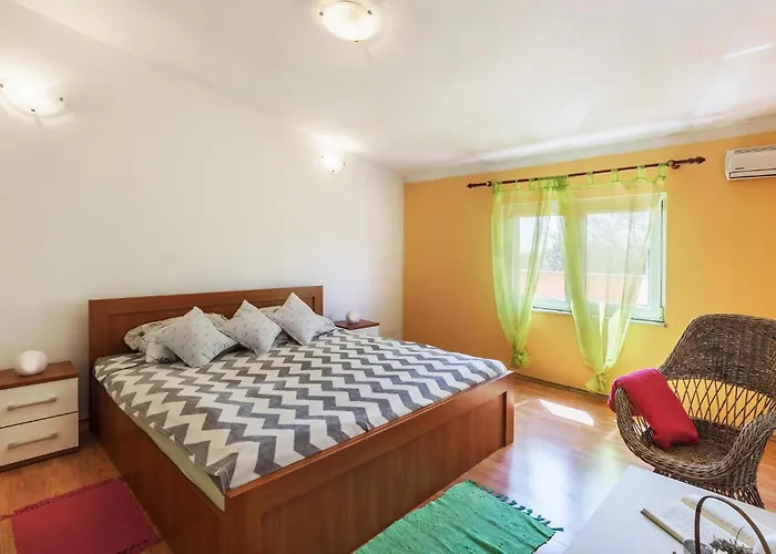 Two-Bedroom Holiday Home In Pula * Pula