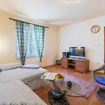 Two-bedroom In Feriehus Pula