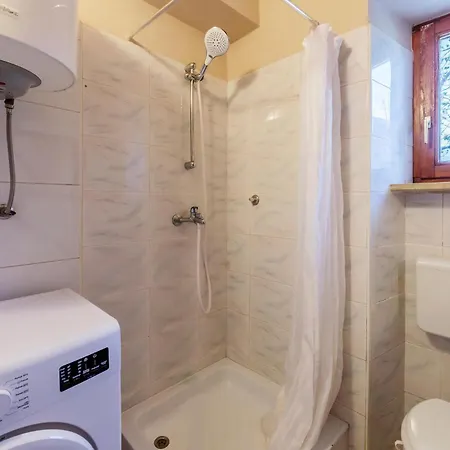 Two-bedroom In Πούλα