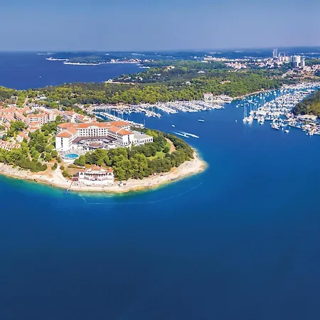 Two-Bedroom Holiday Home In Pula